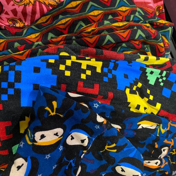 GUC Lularoe Leggings RARE prints Ninja Space Invaders heart feather rainbow OS - Picture 1 of 5